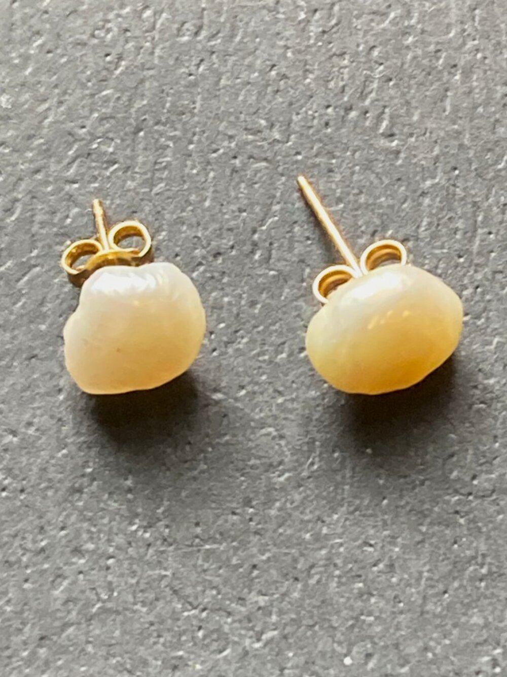 Freshwater pearl post earrings set in 10K gold